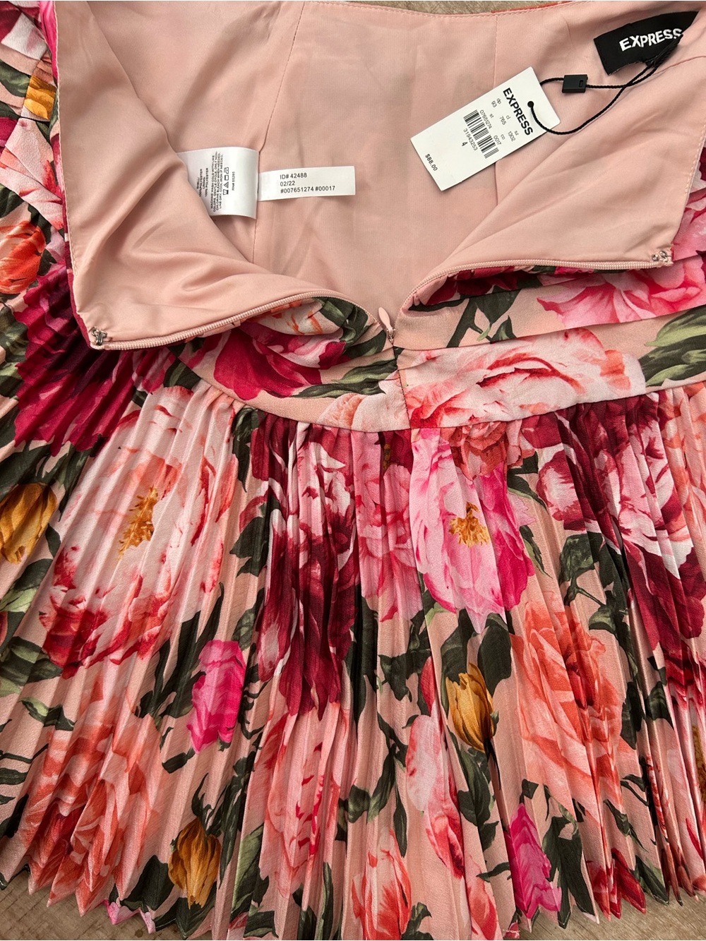 Express Floral Pleated Mini Skirt in Romantic Pink (NWT) - Picture 4 of 5
